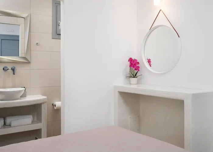 Bliss Holidays Spot * Fira (Santorini)