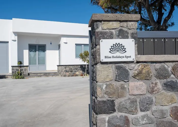 Апартаменты Bliss Holidays Spot *